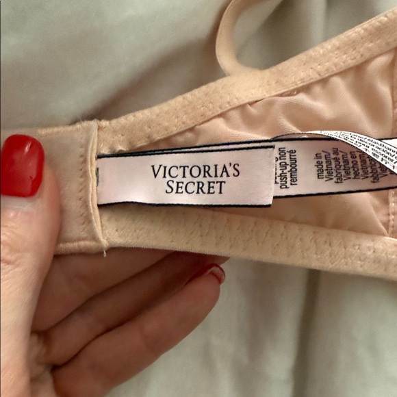 Victoria's Secret Lace Bralette in Peach - Picture 4 of 5